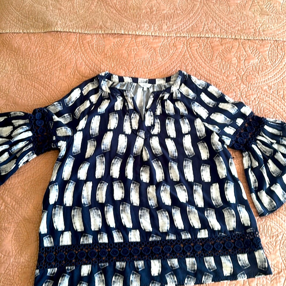 Flowing women’s Crown and Ivy blouse